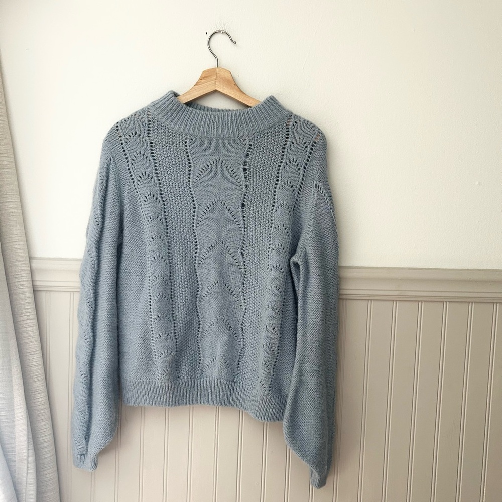 H&M Women’s Medium Sky Blue Knit Sweater Soft Wool Blend Cozy Pullover